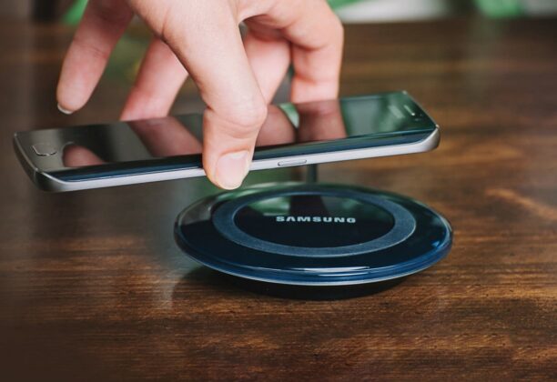 6 Reasons Why Wireless Charging is Better For Batteries - EDM Chicago