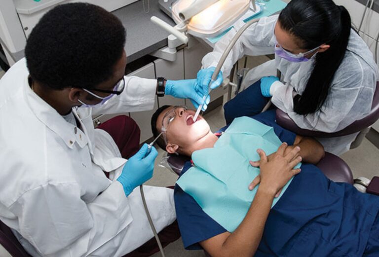 7 Reasons Why Dental Assisting Training Programs Are Worth It EDM Chicago   Dental Assistant 768x521 