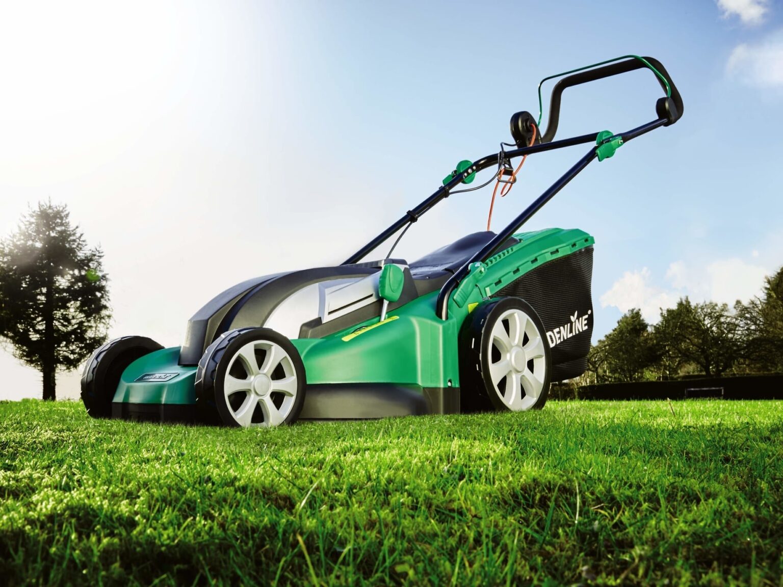 how-long-does-the-battery-last-on-an-electric-lawn-mower-edm-chicago